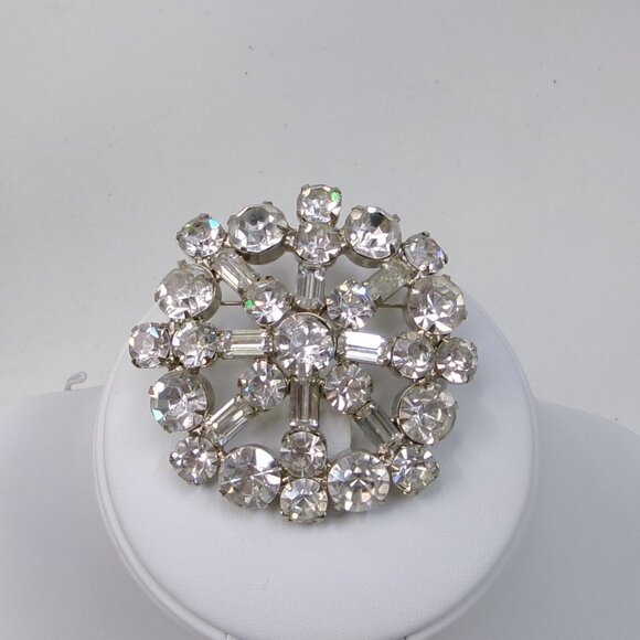 Unmarked Jewelry - Vintage Unsigned Large Round Clear Rhinestone Brooch Pin